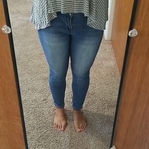 Kenzie Jean's effortless ankle midrise